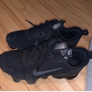 Nike shoes big girl (5 size ) women US size 7